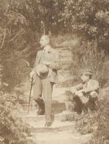 Chr. Leibbrandt en zoon Kik, augustus 1922_edited.jpg